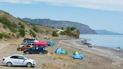 Фото дикого пляжа и кемпинга у крепости Чобан-Кале в Крыму