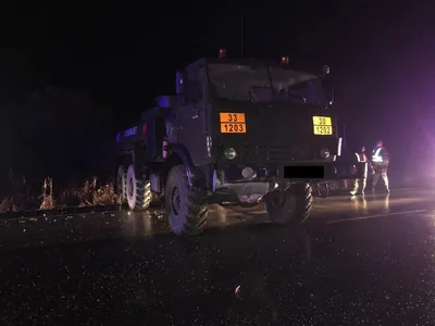 Маршрутка с пассажирами врезалась в военный КАМАЗ на трассе в ЕАО -  PrimaMedia