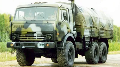 В Волгограде военный КамАЗ протаранил ларек и остановку :: Autonews