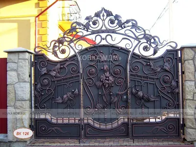 Фотографии гаражных распашных ворот в Москве.