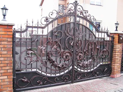Как выбрать кованые ворота для загородного дома - OOO АМК