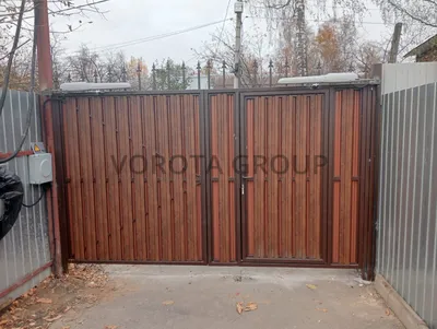 Распашные ворота с калиткой - купить в Москве по выгодной цене от компании  Vorota Group