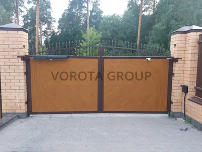 Распашные ворота с калиткой - купить в Москве по выгодной цене от компании  Vorota Group