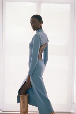 Платье с открытой спиной — один из самых эффектных нарядов для летних  вечеринок | Vogue Russia