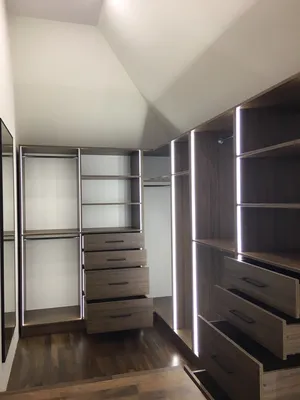 Гардеробная комната под заказ с подсветкой и ящиками по выгодным ценам от «Алька Мебель» - 1010916972