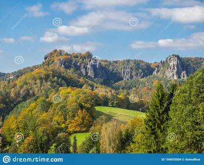 Горы Восточная Германия из Германии Эльба Стоковое Фото - изображение  насчитывающей дрездена, природа: 194055004