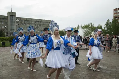 В кузбасском селе прошёл костюмированный Последний звонок • 23.05.2015 •  Сибдепо