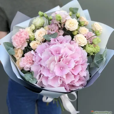 Заказать букет с гортензией, кустовой розой и эустомой в Екатеринбурге |  Flowers Valley
