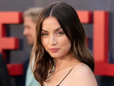 Обои взгляд, макияж, актриса, hair, Ana de Armas, Ана де Армас картинки на  рабочий стол, раздел девушки - скачать