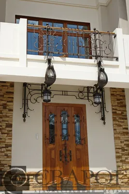 Кованый декор фасада дома №1 , , - профессиональное кованое изделие сделано  в кузнице «Сварог». Звоните 8 (495) 764-59-66.