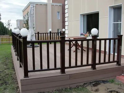 Уличные декоративные ограждения из древесно-полимерного композита (ДПК) для  террас, балконов, беседок | Перила и балясины