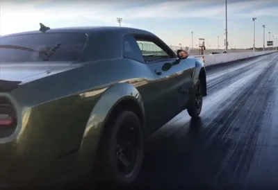 Автобаттл: Dodge Challenger SRT Demon против Tesla Model S P100D -  КОЛЕСА.ру – автомобильный журнал