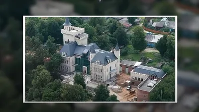 Кому на самом деле принадлежит замок в деревне Грязь, как выглядит замок  Пугачёвой и Галкина - 19 июля 2022 - msk1.ru
