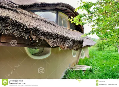 Thatch дома глины самана стоковое фото. изображение насчитывающей ново -  14437014