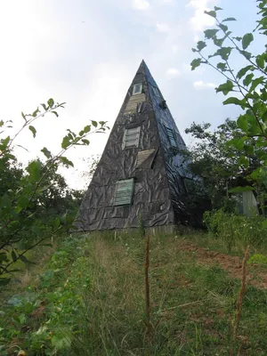 Странный дом-пирамида: на карте, фото, описание, координаты (СНТ Росток,  поселение Рязановское, Москва)