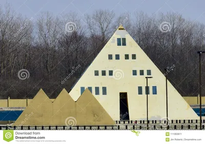 Дом пирамиды золота Onanâ€™s Редакционное Фото - изображение насчитывающей  ñ‚ðµoñ€ð¸ñ , ð±ñ‹ð»: 111063611
