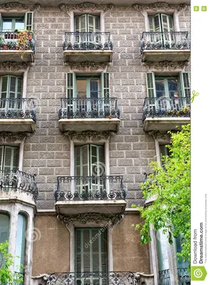 Фасады дома в Барселоне, Испании Стоковое Фото - изображение насчитывающей  свойство, камень: 60482210