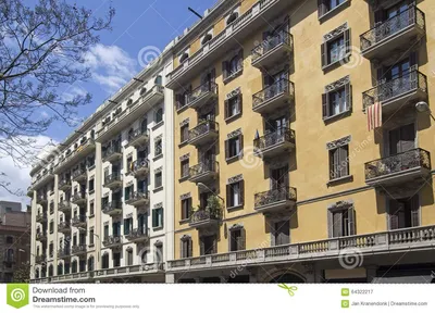 Жилые дома в Барселоне, Испании Стоковое Изображение - изображение  насчитывающей город, селитебно: 64322217