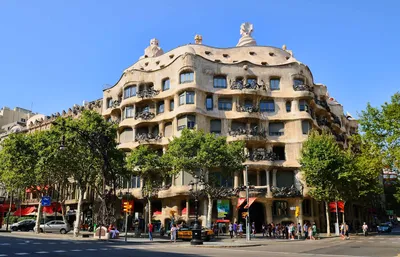 Уникальное архитектурное строение - дом Мила в Барселоне - Traveling the  world