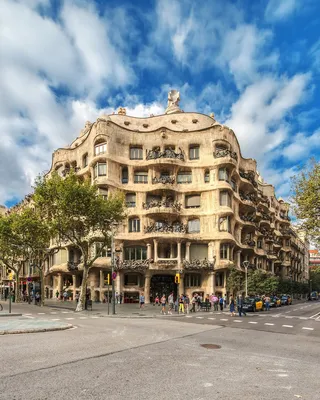 Дом Мила в Барселоне — подробная информация с фото