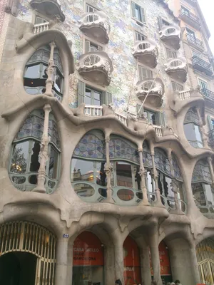 Дом Гауди в Барселоне.