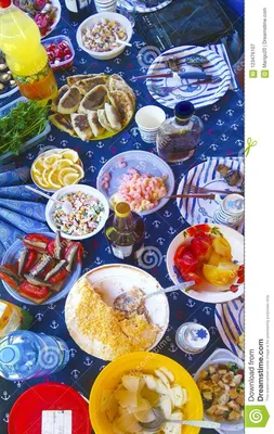 Разнообразие готовой еды в природе Стоковое Изображение - изображение  насчитывающей ð°ð½ð°ð½ð°ñ , ñˆñ€ð¸ð¼ñ : 123476107