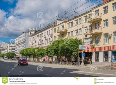 Екатеринбург, Россия - 3-ье июля 2017: Улицы города в центре Редакционное  Стоковое Изображение - изображение насчитывающей взгляд, город: 101840544