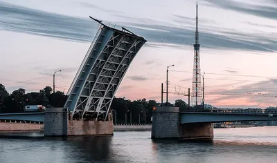 За восемь месяцев Дворцовый и Благовещенский мосты развели почти по 400 раз  - KP.RU
