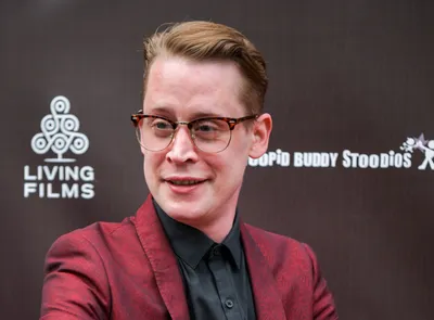 Маколей Калкин (Macaulay Culkin) биография, фото, личная жизнь, его жена и  семья 2023 | Узнай Всё