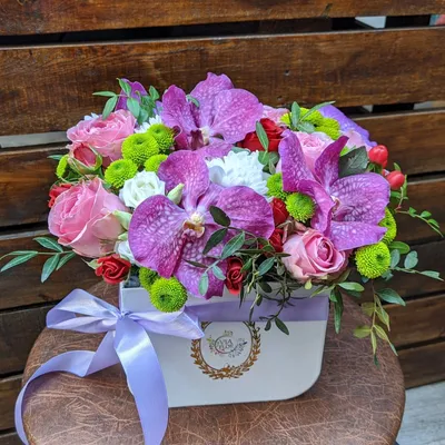 Купить цветы в коробке "Ванда Ottony" | Бесплатная доставка в Харькове | VIAFLOR