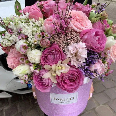 Цветы в коробке 103 - Букетио Бутик флористики во Львове.