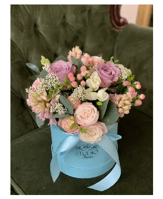 Цветы в коробке "Нежность" - купить с доставкой по Киеву - лучшие цены на Цветы в шляпных коробках в интернет магазине доставки цветов STUDIO Flores