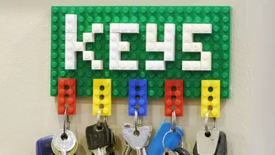 Необычная настенная ключница из деталей конструктора LEGO - Модный интерьер