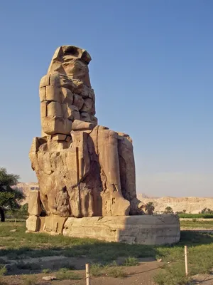 Колоссы Мемнона в Египте. Статуя, которая \"стонала\" на рассвете | Научный  компот | Дзен
