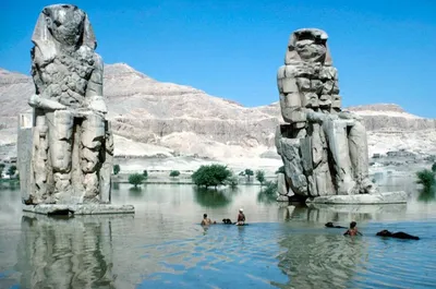 Колоссы Мемнона – поющие статуи в Египте