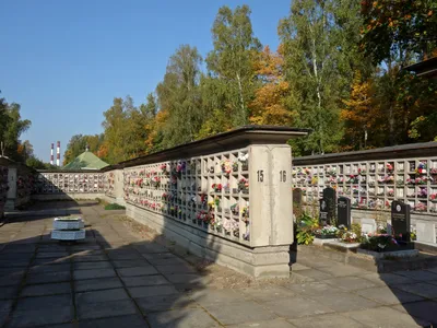 Файл:Bolsheohtinskoe cemetery columbarium.jpg — Википедия