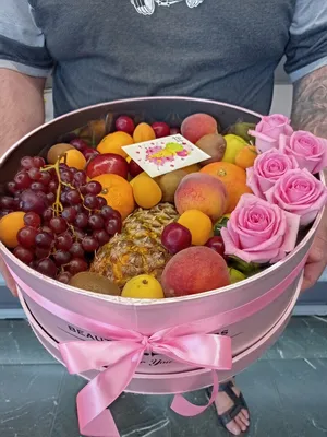 Корзина фруктов, коробка с фруктами, цветами Москва купить с  доставкой-цена, фото магазина-rubukety.ru