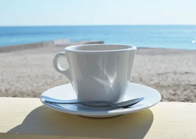 Утро по-одесски: спуститься на пляж, окунуться, выпить крепкого кофе и  понять, что лето уже таки да здесь! \u202a#\u200eОдесса\u202c #утро #море #… | Пляжные  картины, Кофе, Одесса