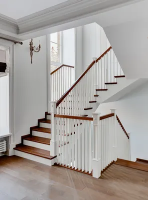 Белые лестницы – 135 лучших фото-идей дизайна лестницы на второй этаж в  частном доме | Houzz Россия