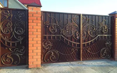 Распашные кованые ворота, купить, цена на распашные ворота с элементами  ковки с установкой в Москве