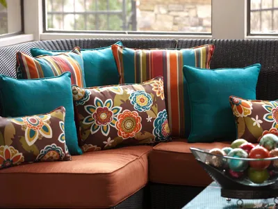 Декоративные подушки для дивана - 68 фото