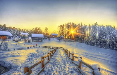 Обои зима, солнце, снег, забор, дома, тропа, деревня, hdr, winter картинки  на рабочий стол, раздел природа - скачать