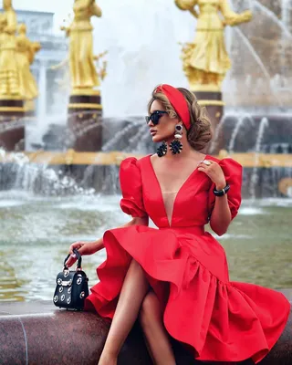 Как стильно носить красное платье летом: 20 изумительных решений