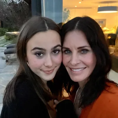12-летняя Коко дочь Кортни Кокс и Дэвида Аркетта дебютировала в видеоклипе