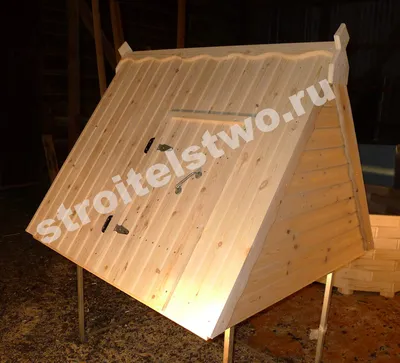 Недорогая деревянная крышка на колодец резная от 9 550 руб