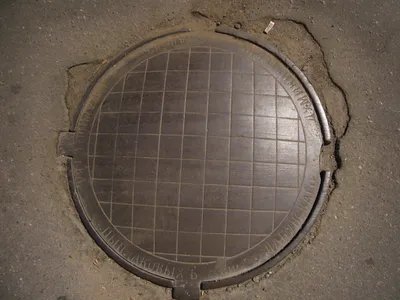 Крышка канализационного люка — Википедия