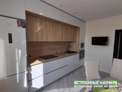 Современная встроенная кухня до потолка с холодильником - Кухни на заказ по  индивидуальным размерам в Москве