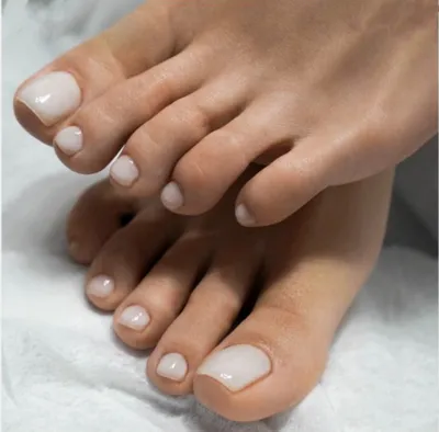Женщина, получающая красный лак для ногтей на ногах Стоковое Фото -  изображение насчитывающей oñ‡ð°ñ€oð²ð°ð½ð¸ðµ, ð¿ñ€ð¸ð¼ðµð½ñ ñ‚ñœñ ñ :  165994502