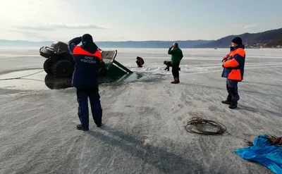 На Байкале провалились под лед два грузовика — РБК