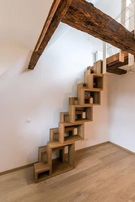 Маленькие лестницы в стиле рустика – 135 лучших фото-идей дизайна лестницы  на второй этаж в частном доме | Houzz Россия